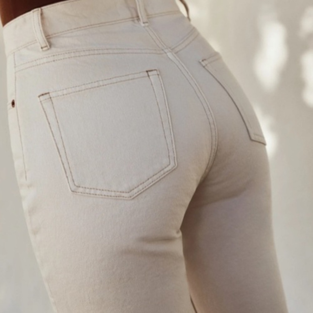 Nwt Cynthia high rise bone jeans
